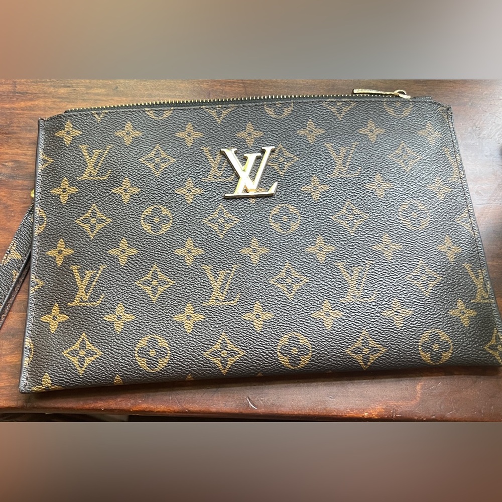 Gorgeous LV Monogram Clutch Wristlet